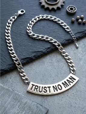 Y2K Edgy "TRUST NO MAN" Chunky Silver Tone Curb Chain Statement Necklace 18”L